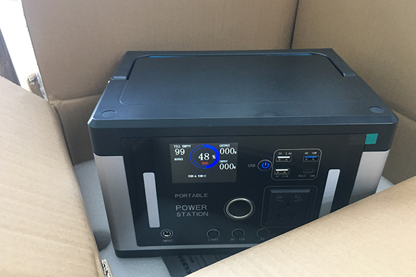 700W Portebla Subĉiela Elektrostacio Perfekta Loĝistika Pakado
